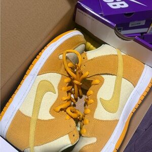 Nike SB Dunk High Pro pineapple dunks